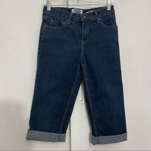 LEVI Signature cuffed hem high rise Capri jean 98% cotton 2% spandex dark wash 4